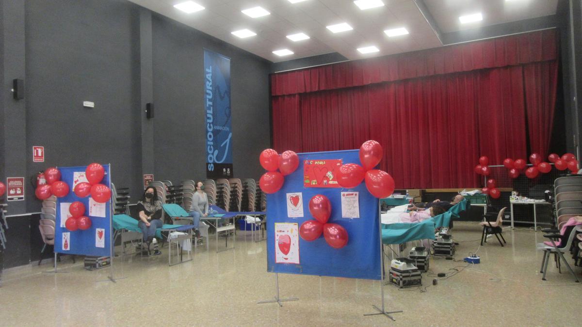 El salón de actos de la Casa de Cultura en una visita del Centro de Transfusión.