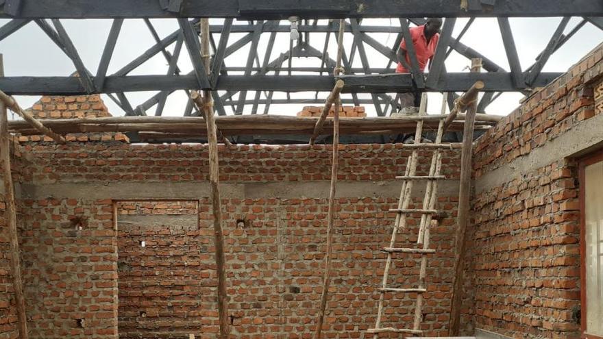 La ONG está construyendo una cocina para un colegio