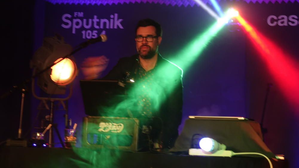 Antoni Noguera versión DJ en un concierto solidario en Casa Planas
