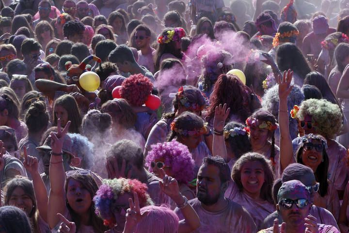 Así fue la Holi Run en Vigo