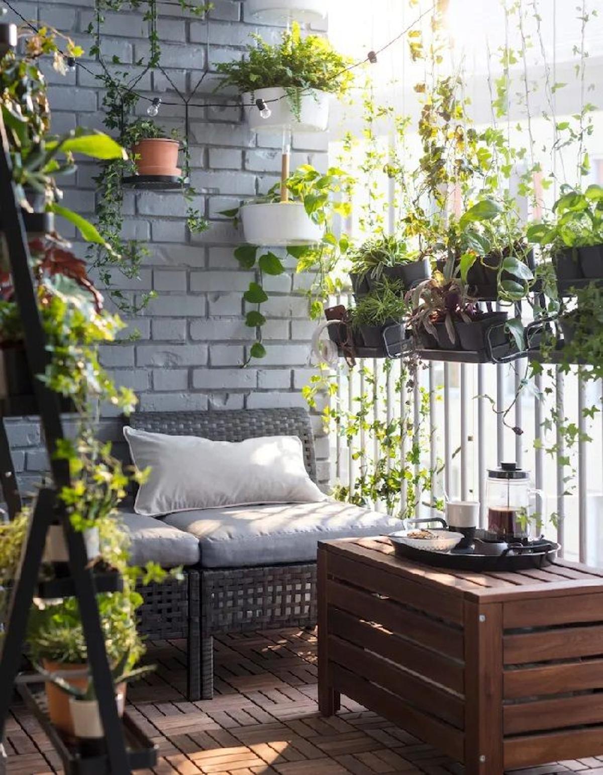 Un jardín vertical en el balcón, la idea de Ikea para llenar tu casa de plantas
