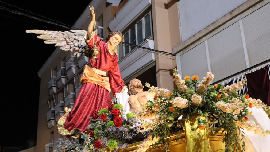 La procesión del Santo Entierro inunda las calles de San Pedro del Pinatar de dolor, oración y fe