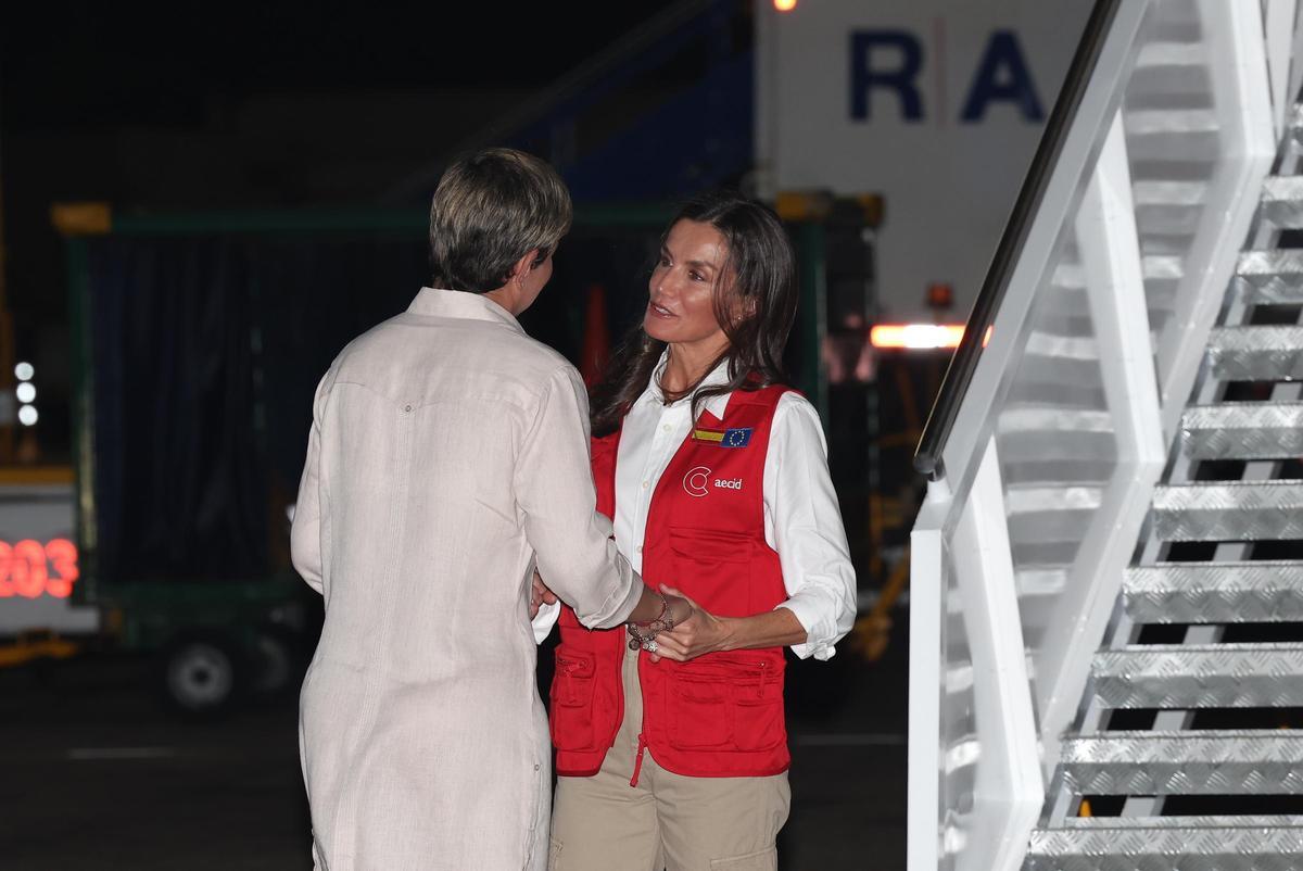 Letizia inicia su viaje de cooperación en Colombia