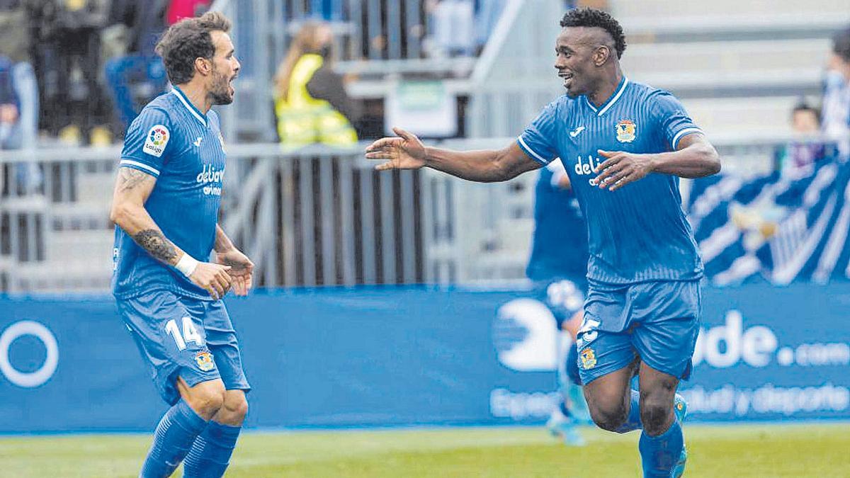 Bouldini celebrando un gol con el Fuenlabrada