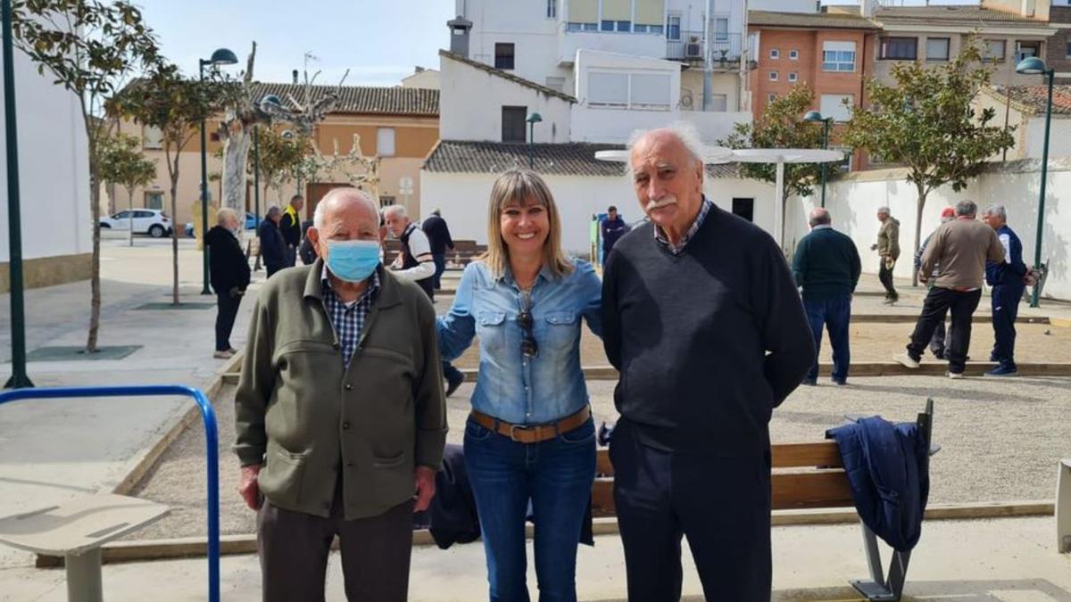 Raquel Laíta, concejala de Personas Mayores, se acercó al campeonato. | SERVICIO ESPECIAL