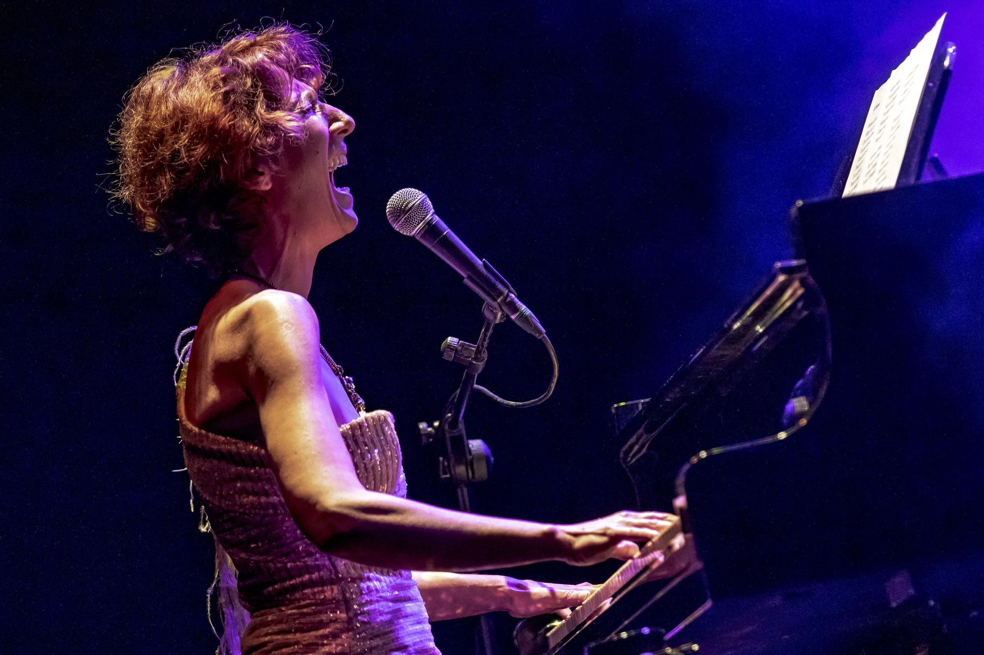 Dulce Pontes reúne a 500 espectadores en la inauguración del Jazz Voyeur Festival