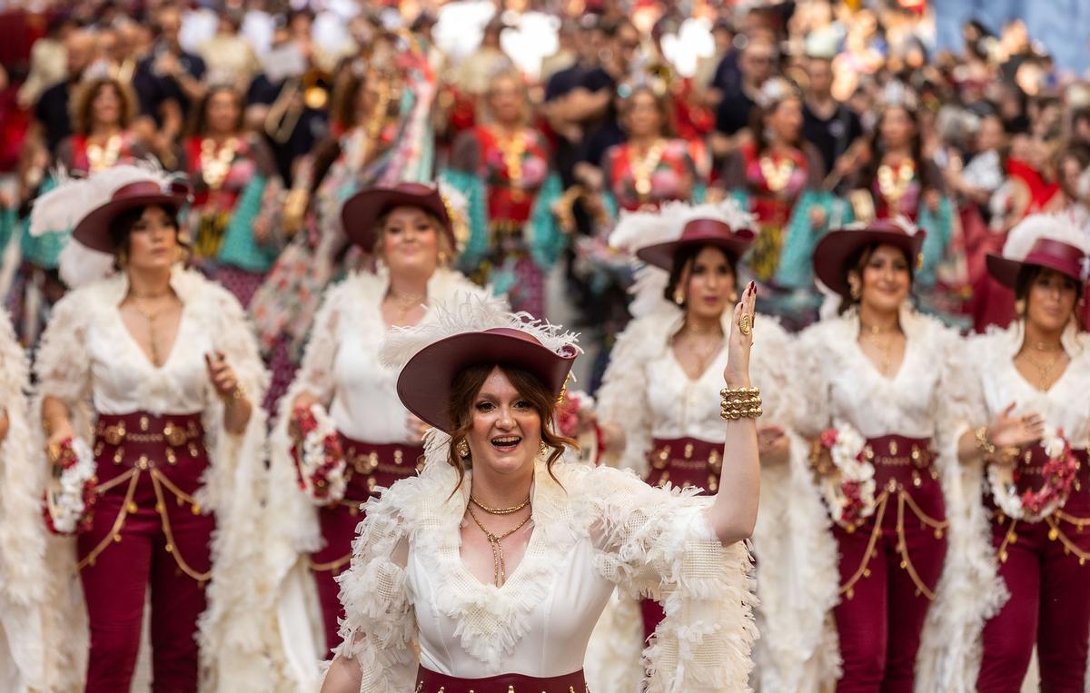 Las mejores imágenes de la triunfal Entrada Cristiana de Elda