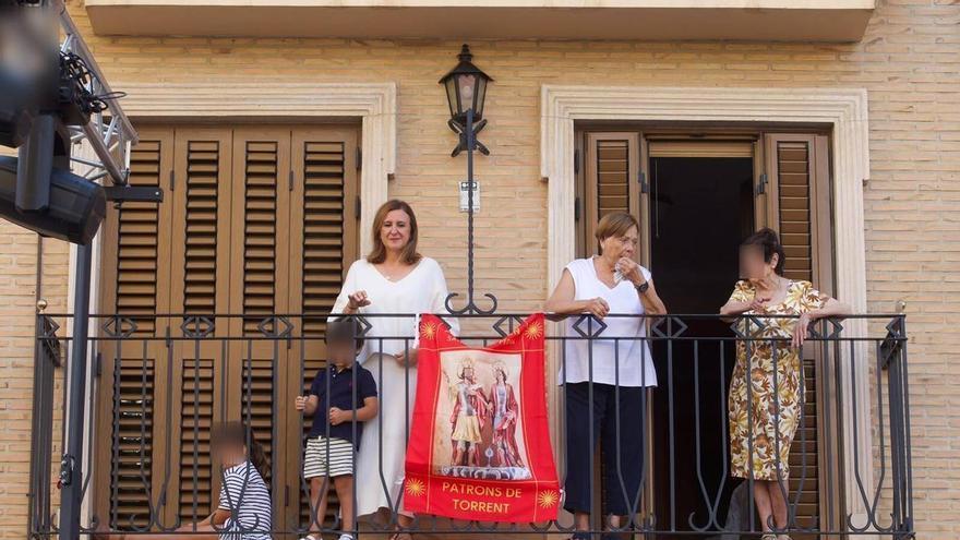 María José Catalá cambia la filà por el balcón en la Gran Entrada Mora y Cristiana de Torrent