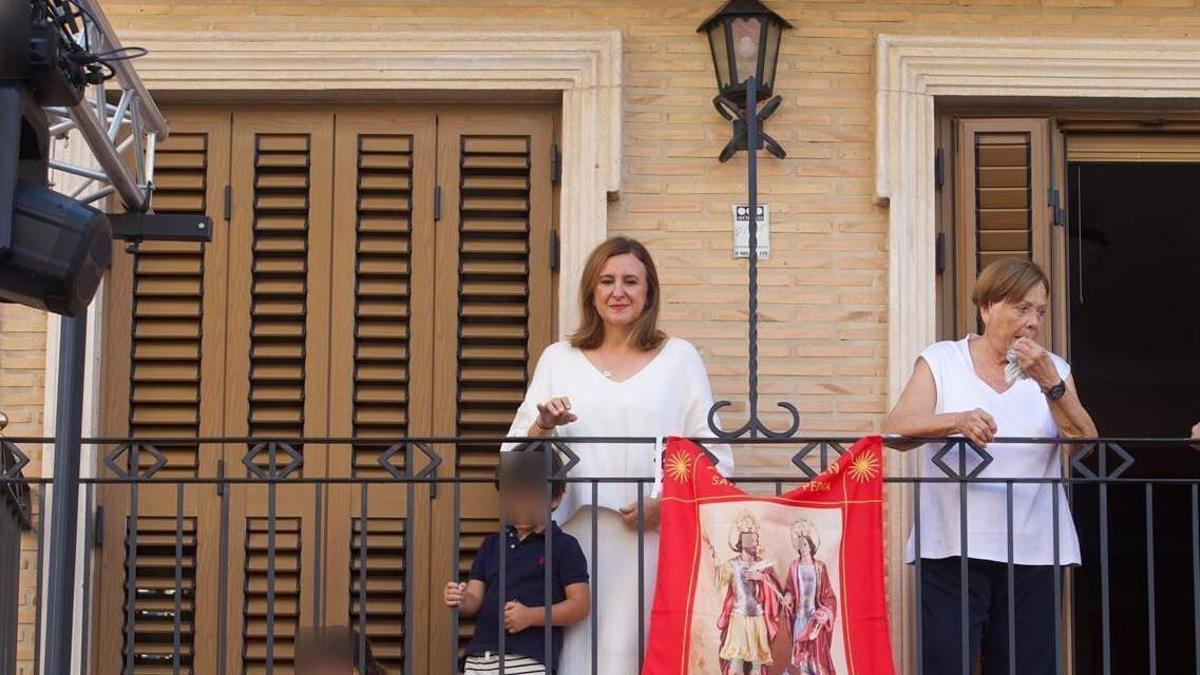 María José Catalá disfrutando de la Gran Entrada Mora y Cristiana de Torrent.