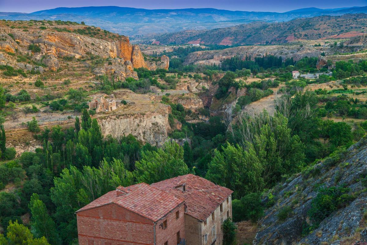 Río Ebrón y Convento de San Jerónimo.