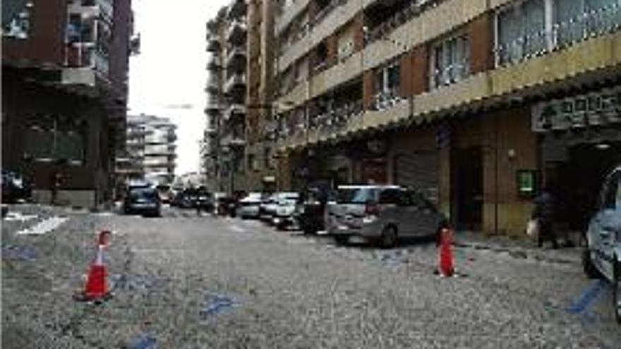 Els treballs de la zona blava del carrer de la Bòfia enfilen la recta final