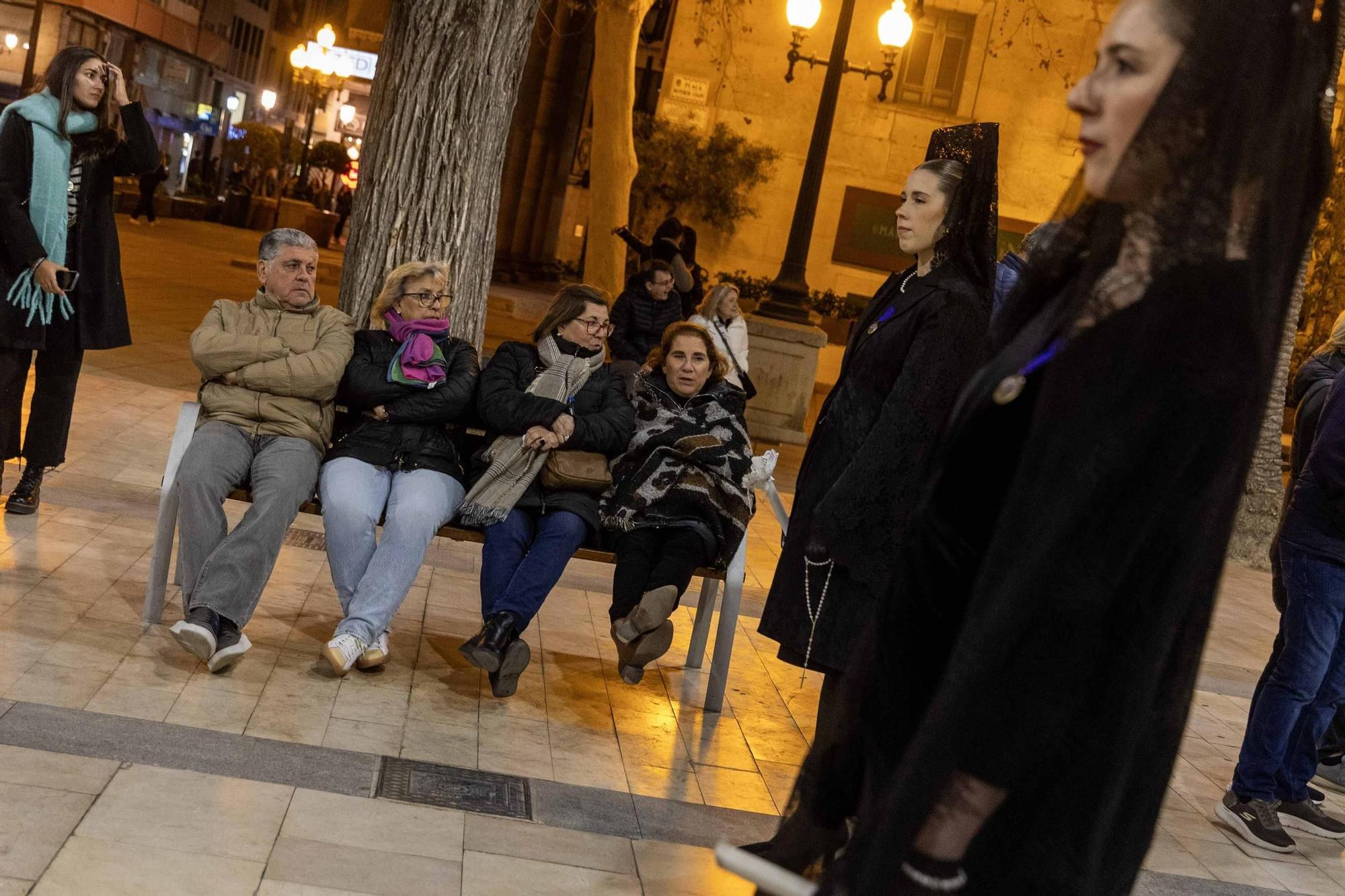 El frio no desluce las procesiones del Martes Santo en Alicante