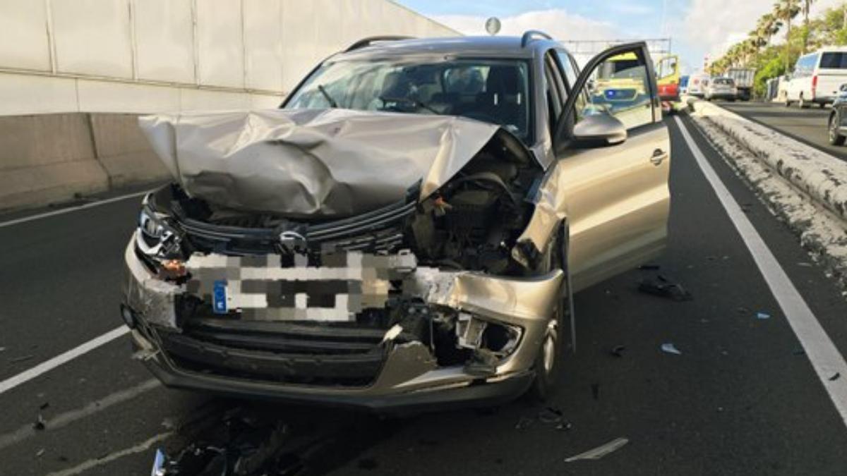 Foto de archivo de un turismo tras un accidente en Las Palmas de Gran Canaria