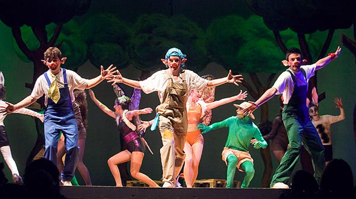 El Teatre Victòria de Barcelona acull una versió moderna del clàssic infantil ’Els tres porquets’ interpretada per una companyia ’amateur’ de Sabadell.