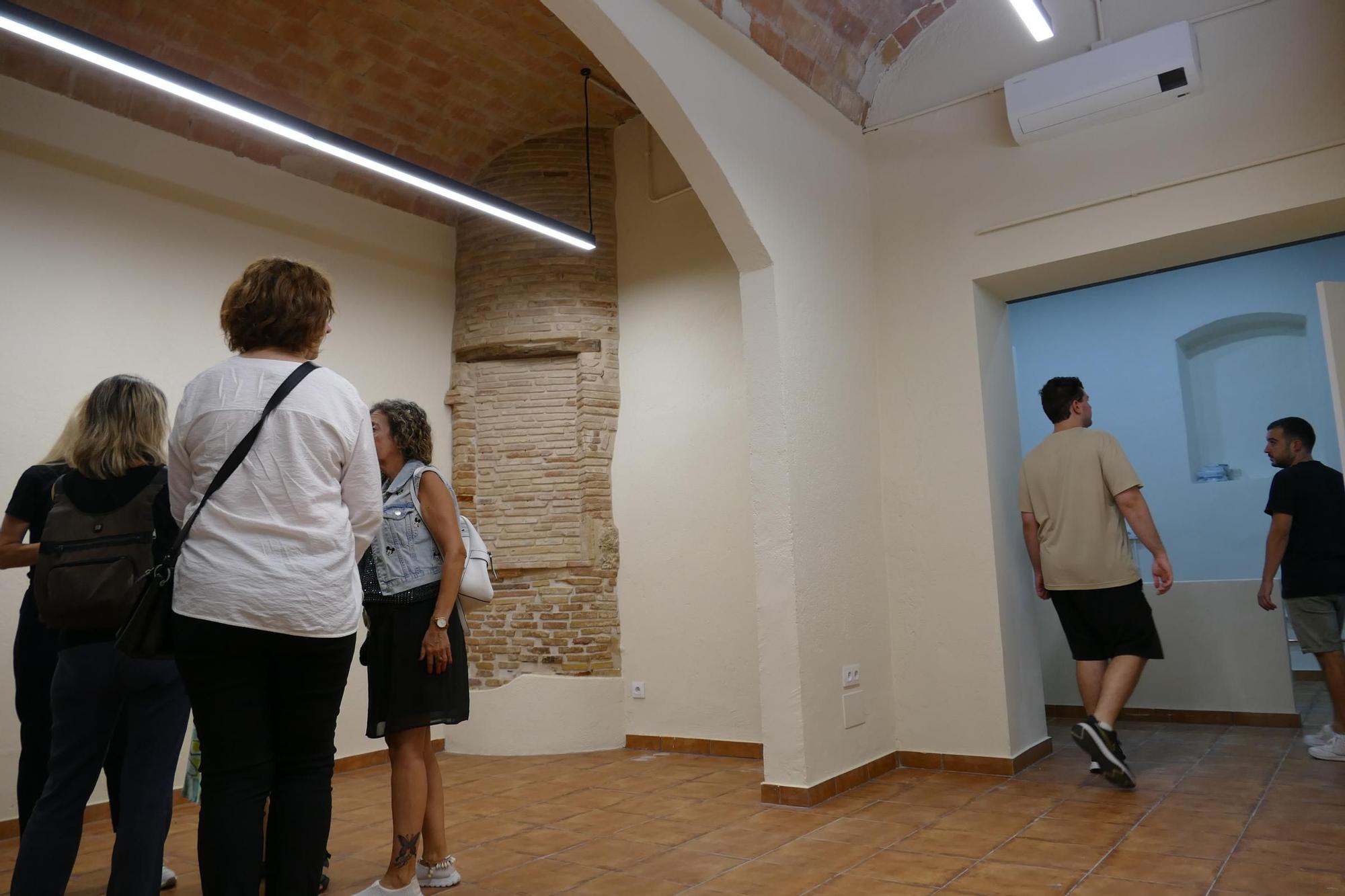 El nou Ateneu de Figueres atrau desenes de persones el dia de la seva inauguració