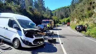 Dos conductores resultan heridos tras una colisión entre un coche y una furgoneta en la N-541 en Boborás