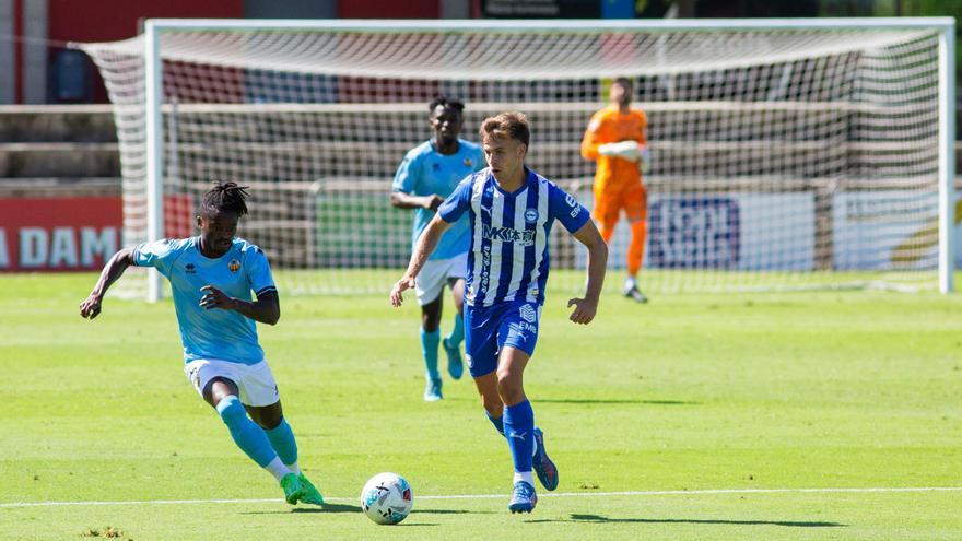 El Castellón planta cara a un Alavés que acaba remontando en Olot (1-2)