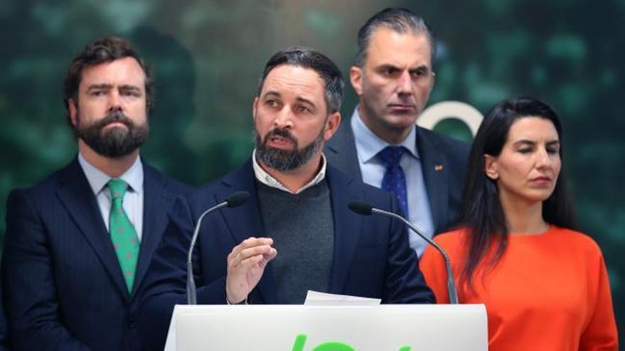 Abascal: "El PSOE utiliza las instituciones democráticas al servicio de un partido político”