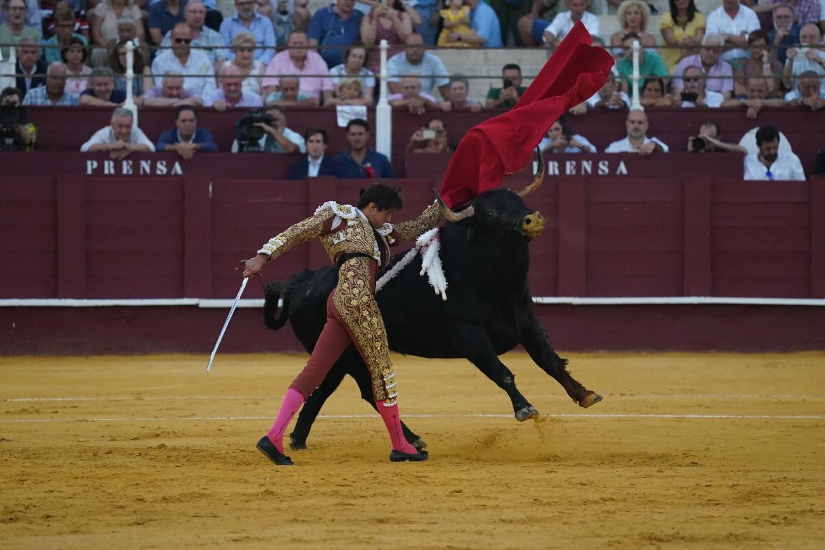 Toros en la Feria I Sexta corrida de abono y puerta grande de Roca Rey