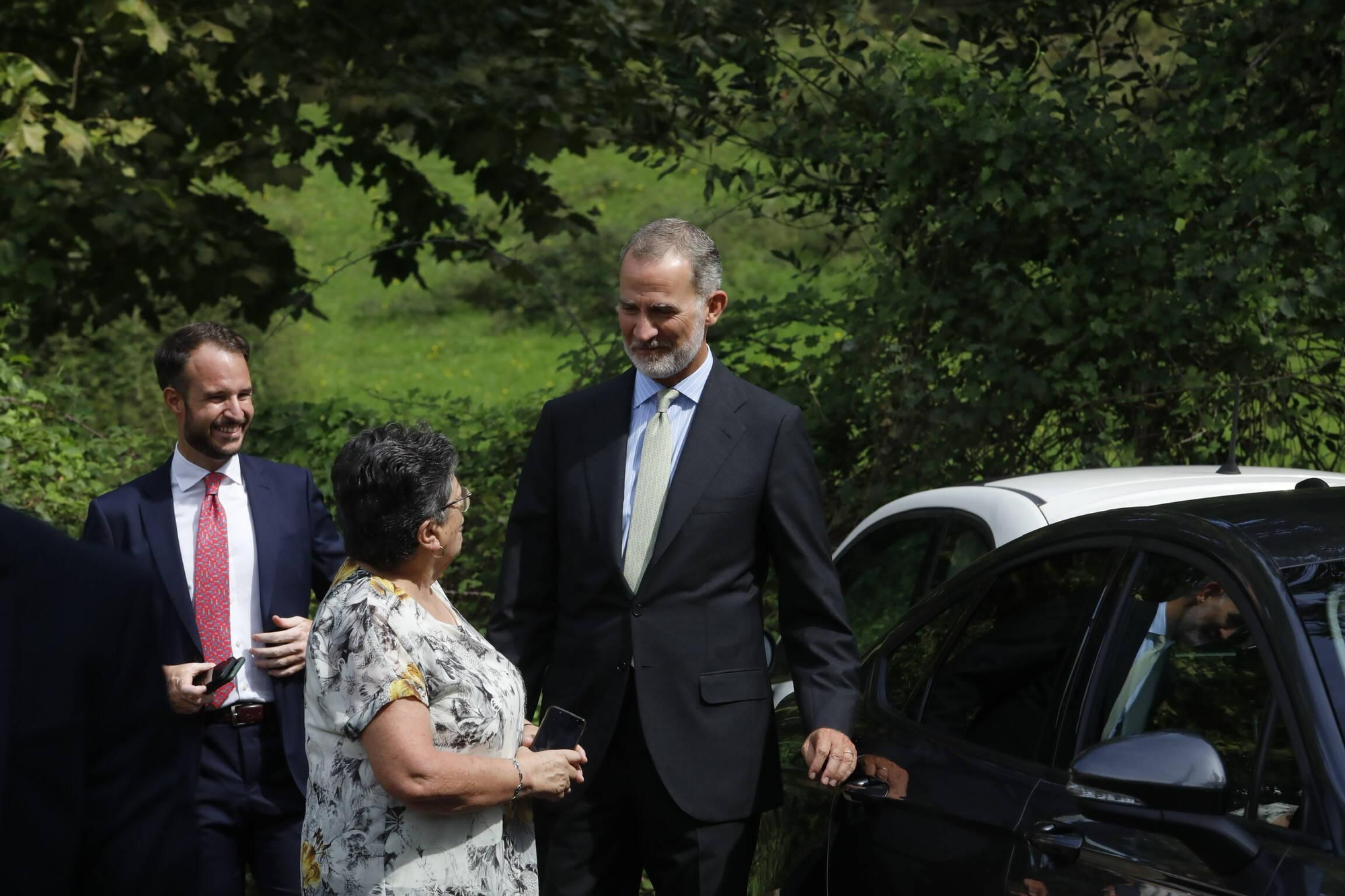 El Rey Felipe VI, testigo de excepción en la boda de su ahijado en Gijón (en imágenes)