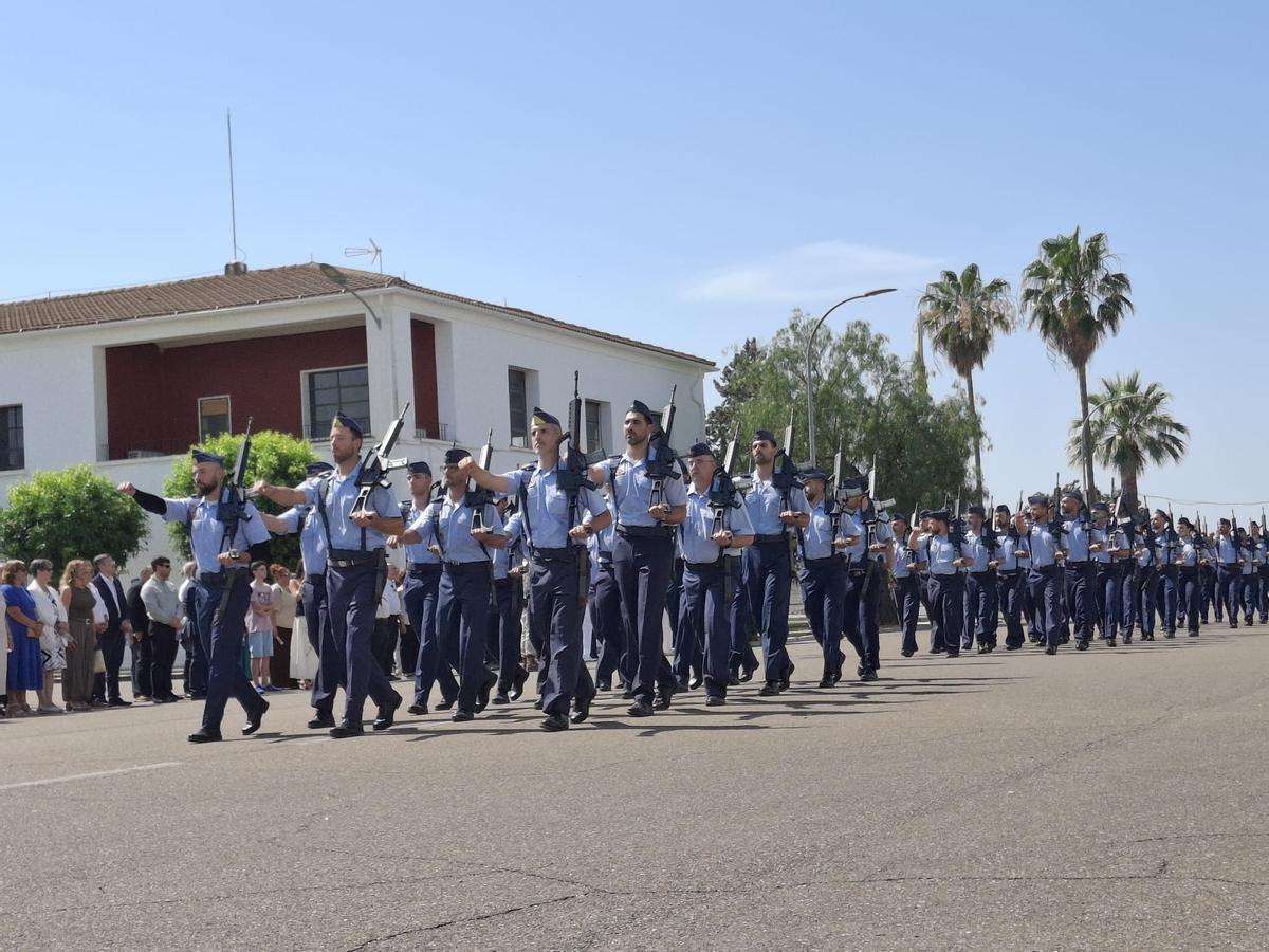 El desfile de clausura que puso el broche final al curso en la Base Aérea de Talavera la Real.