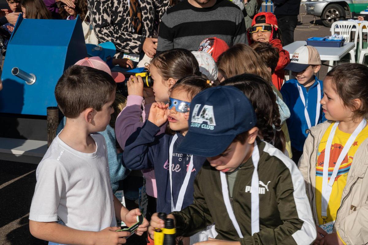 Fotogalería | 400 estudiantes lanzan dos cohetes en la base aérea de Talavera la Real