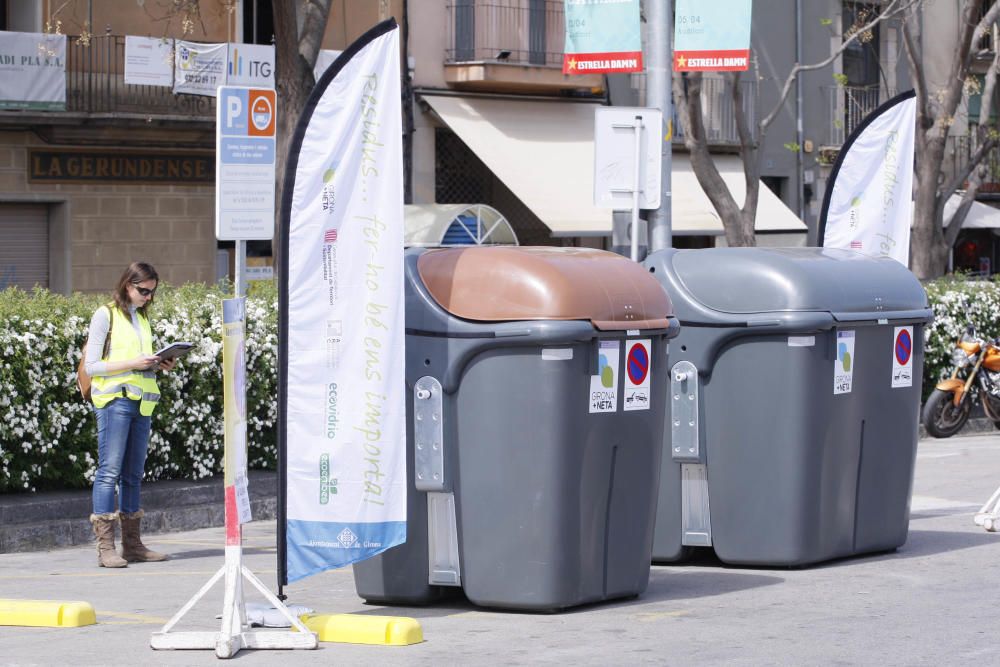 Primer dia de la posada en marxa dels «contenidors intel·ligents» a Girona