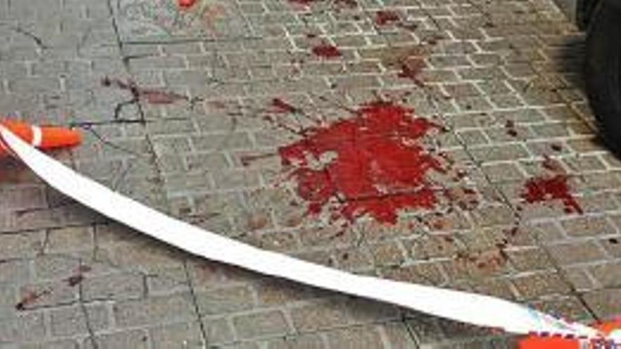 El matí després de l&#039;agressió hi havia una gran taca de sang al carrer Major