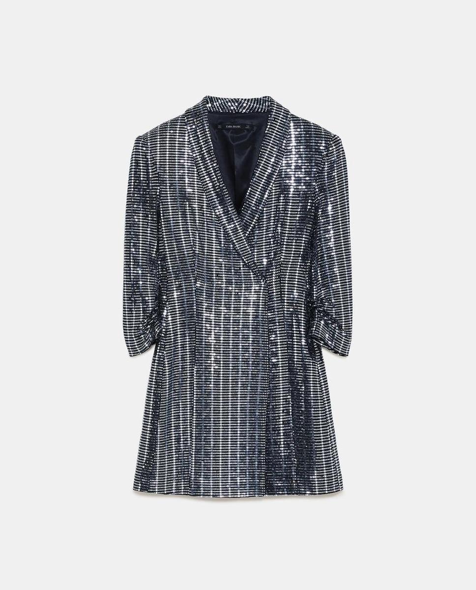 Vestido blazer metalizado de Zara. (Precio: 59, 95 euros)