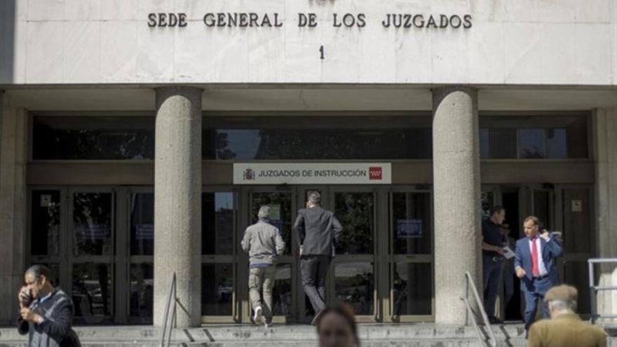 Llega a los Juzgados de Instrucción de Madrid el presunto asesino del vecino de Vallecas