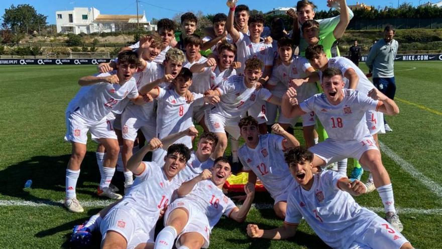 El deportivista Mella, campeón con la sub 17, y Trilli y Noel, citados con la sub 19