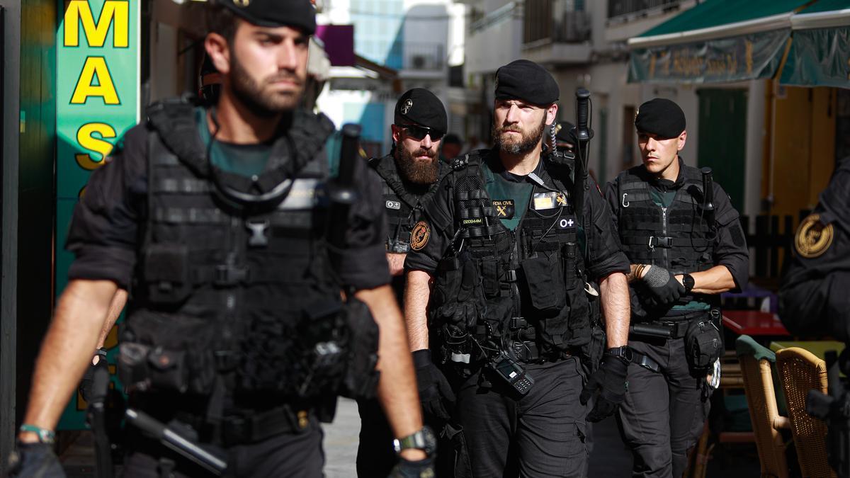 Galería de imágenes de la patrulla del Grupo de Reserva y Seguridad de la Guardia Civil en Sant Antoni