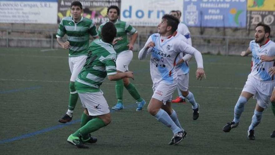 Un partido del Cruceiro en el Javier Guimeráns. // Santos Álvarez