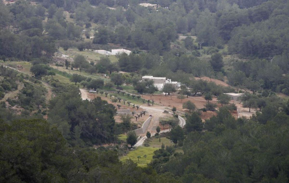 Panorámica de unas casas tradicionales en el valle. | J.A.RIERA