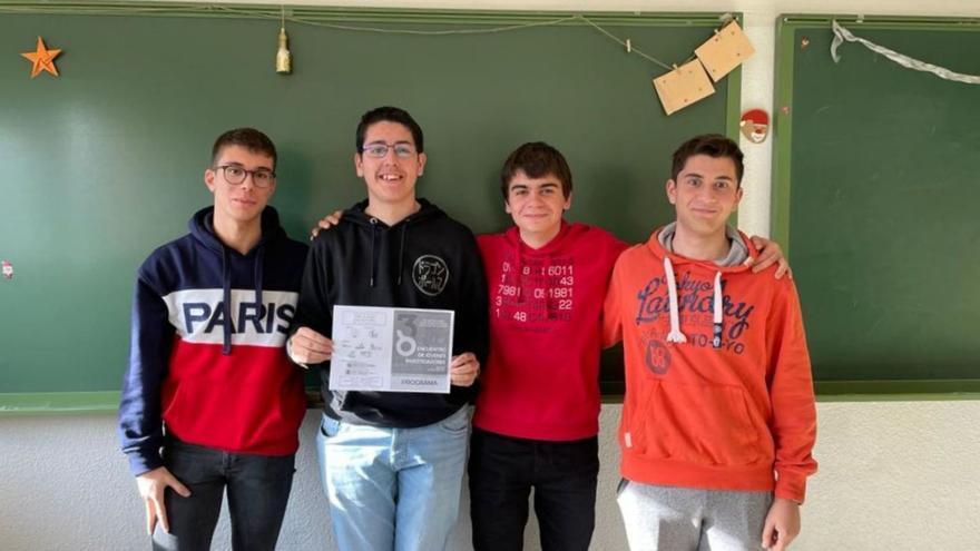 Los cuatro alumnos del instituto González Allende reconocidos en el concurso “Jóvenes Divulgadores”. | Cedida