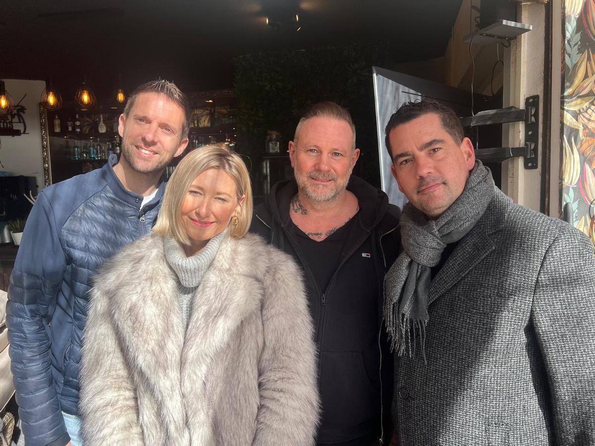 Die Thielens mit den neuen Betreibern.