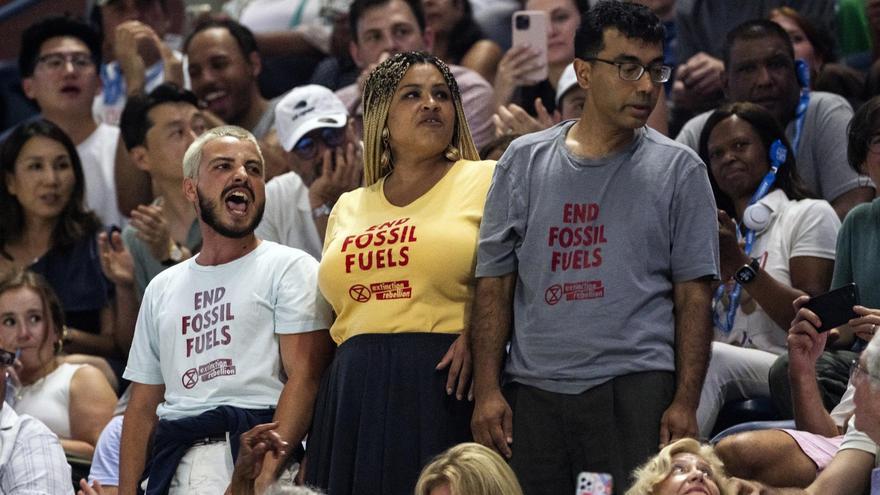 Activistas contra combustibles fósiles interrumpen una semifinal femenina del US Open