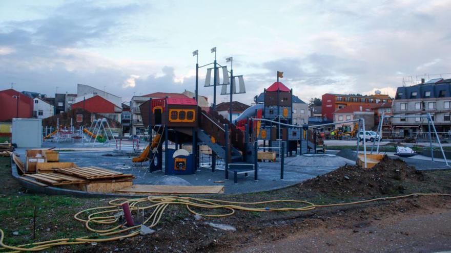 Causan destrozos en el parque infantil de O Regueiro cuando todavía no se ha estrenado