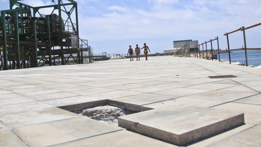 Imagen del paseo del dique de Poniente, paralizado y sin concluir desde hace tres años