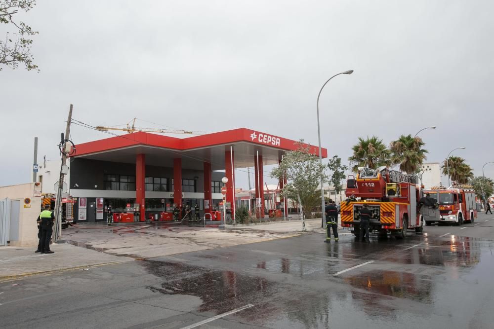 Incendio en una gasolinera de Alicante