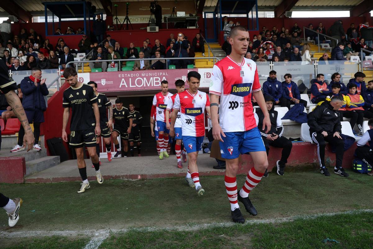 Las imágenes del duelo trascendental entre el Arosa y el Compostela Las imágenes del duelo trascendental entre el Arosa y el Compostela