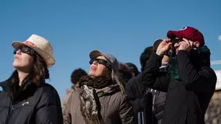 Canarias cuelga el cartel de ‘sold out’ de las gafas homologadas para el eclipse del 12 de agosto