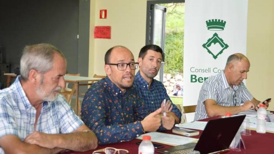 Al mig, David Font en el seu darrer consell d&#039;alcaldes com a president del Consell aquest setembre