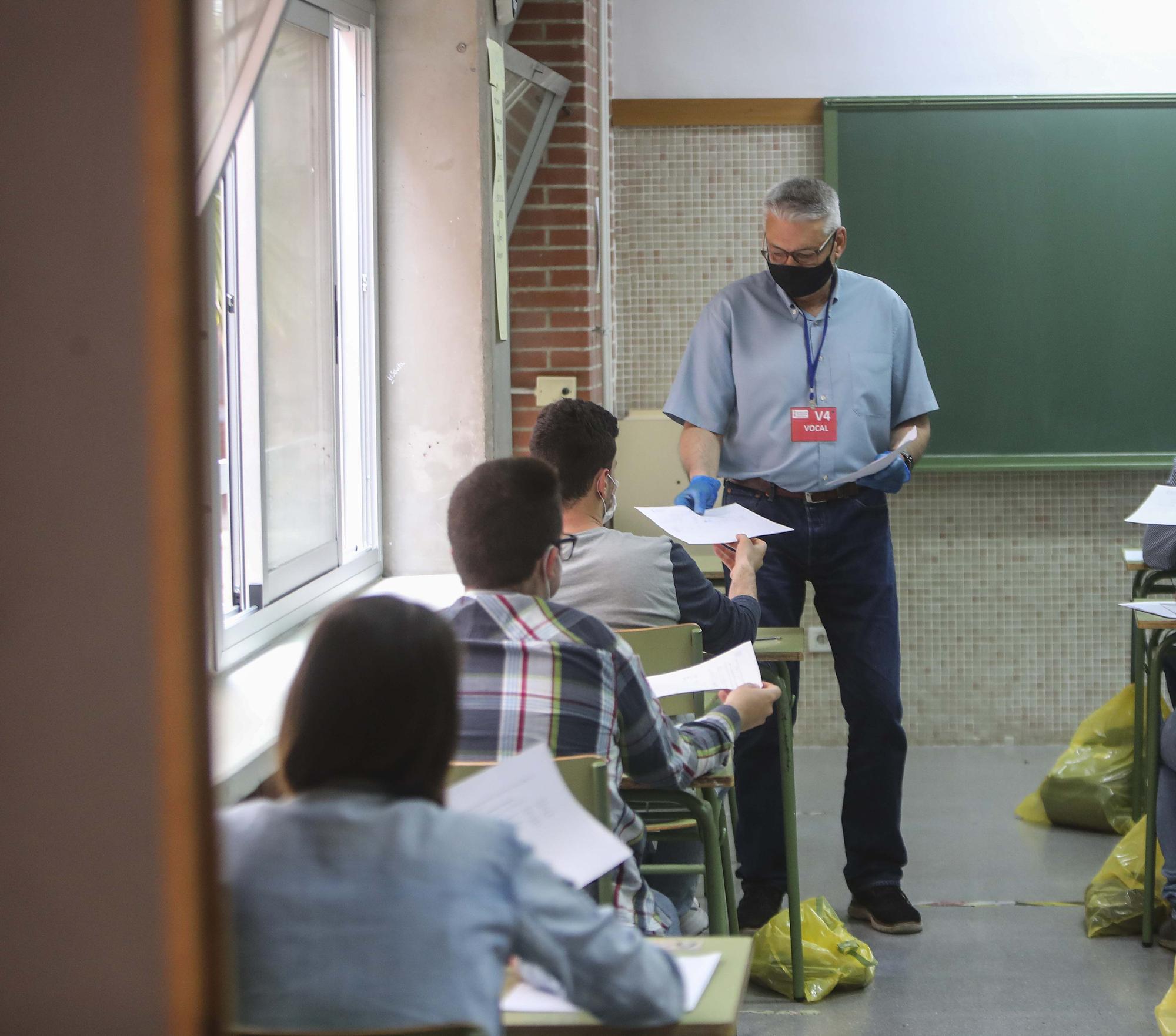 Así ha sido el examen de oposiciones a maestros de secundaria en el IES de Benicalap