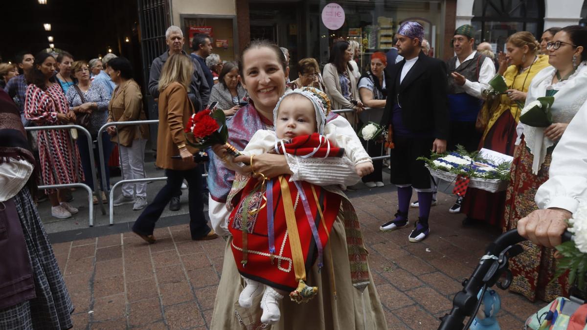 En imágenes | La Ofrenda de Flores a la Virgen del Pilar 2023 (I)