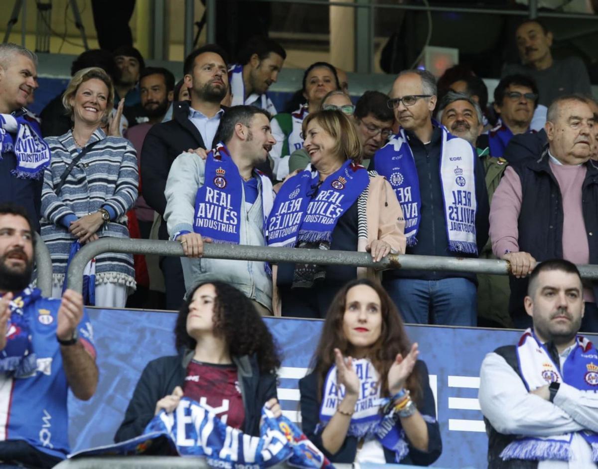 El palco del Suárez Puerta, con Diego Baeza y Mariví Monteserín en el centro de la imagen.