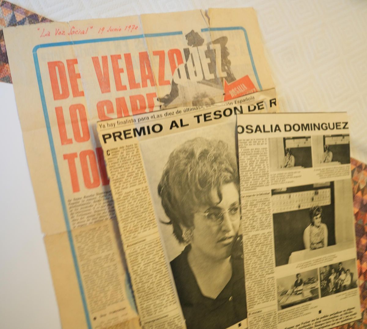 Recortes de prensa de 1970, cuando Domínguez se hizo popular en un concurso de televisión por sus conocimientos sobre Velázquez.