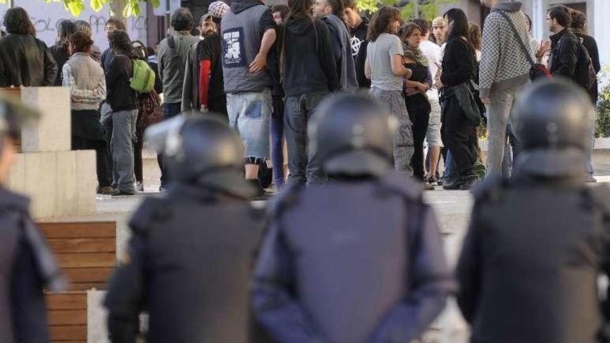 Antidisturbios del 091 antes de una protesta en la plaza de España.