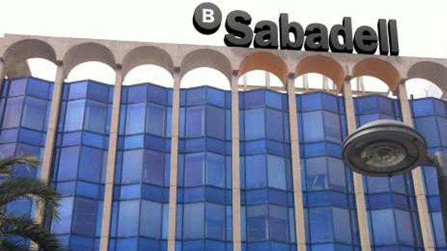 La sede del SabadellCAM en la ciudad de Alicante.
