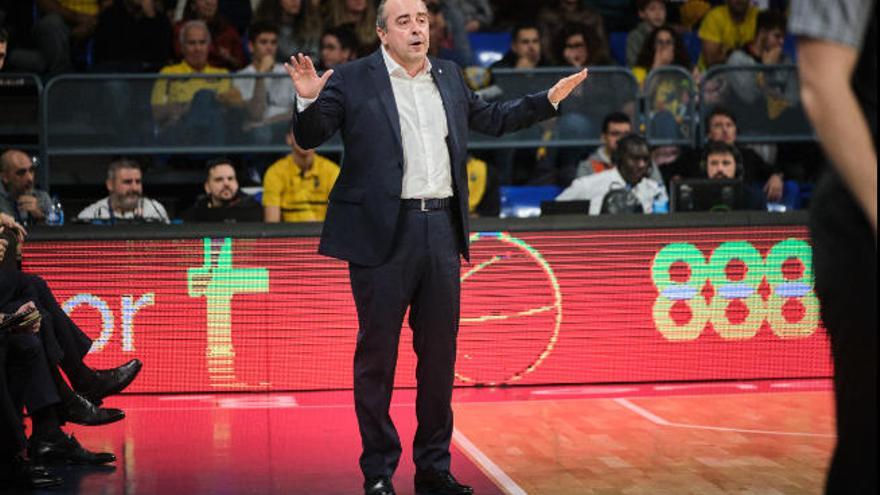 Vidorreta da instrucciones a sus jugadores en el duelo de ayer.